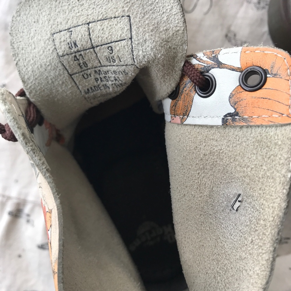 *SOLD* White Floral Doc Martens - Picture 4 of 7